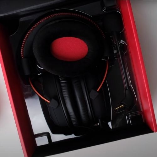 HyperX Cloud 2 Packaging And Accessories