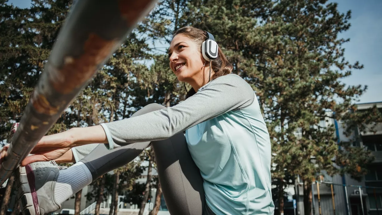 8 Best Over-Ear Headphones for Working Out in 2022 – Sweat Proof